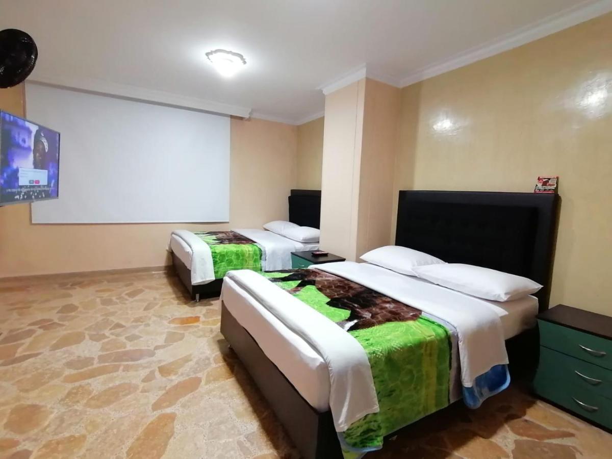 Hotel Golden Suite เปเรย์รา ภายนอก รูปภาพ